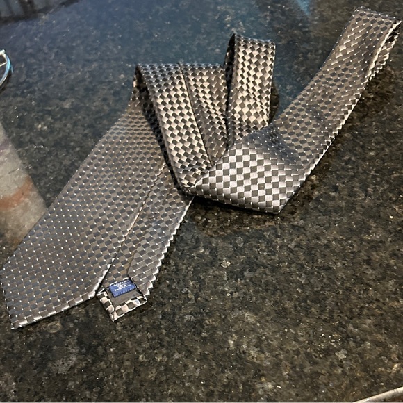 CROFT & BARROW Tie • Black & Gray Diamonds • 59”L x 3.5”W - Picture 6 of 7